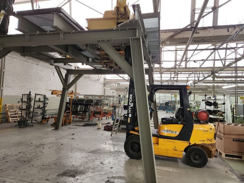 Dismantling and loading jacquard looms