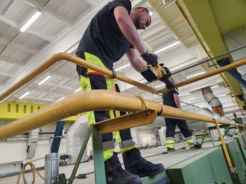 Loading and relocation of a Bruckner dryer from the Czech Republic to Morocco