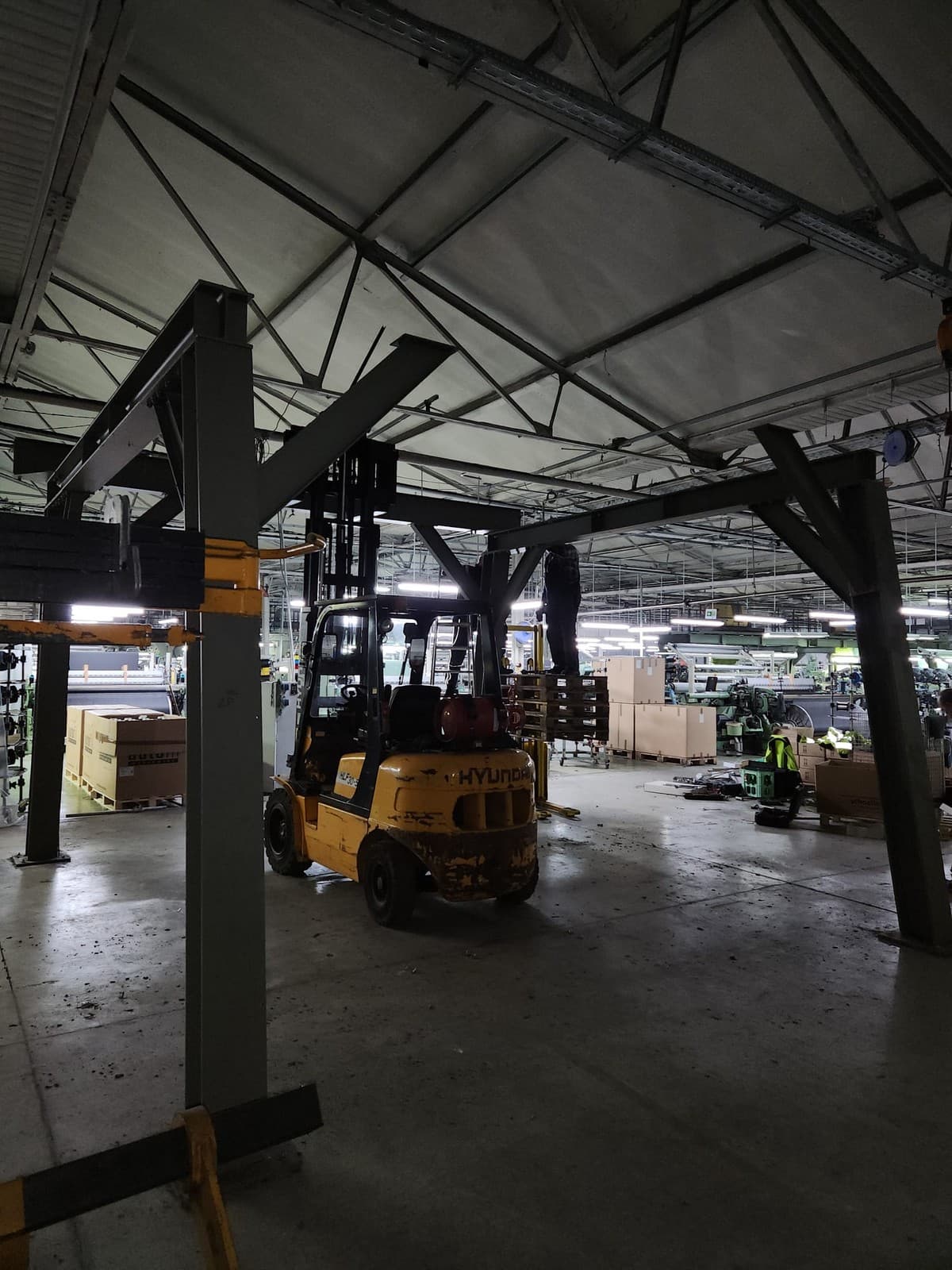 Dismantling and loading jacquard looms