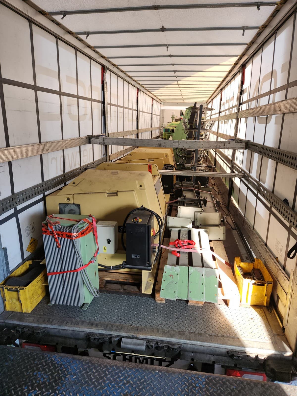 Dismantling and loading jacquard looms