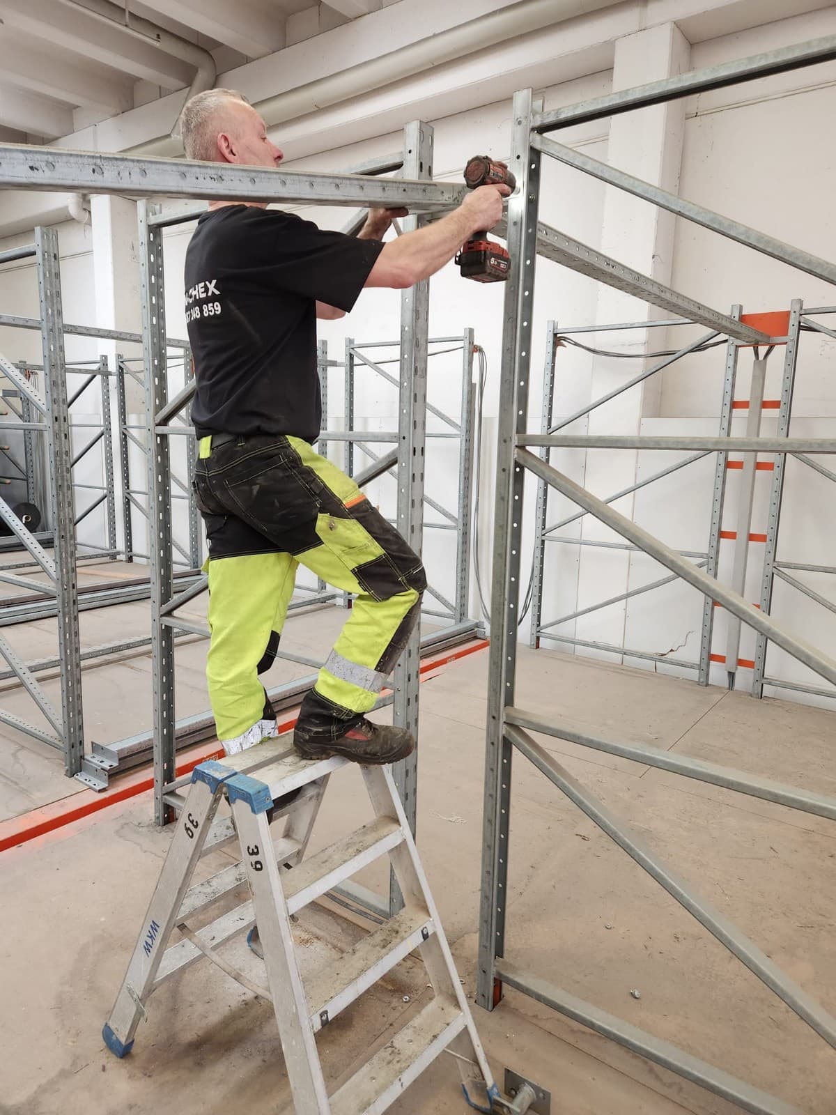 Mobile rack disassembly - Germany