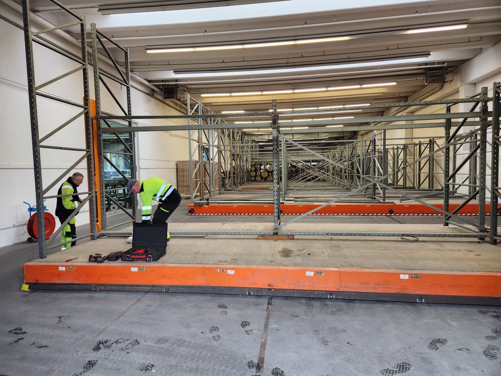 Mobile rack disassembly - Germany