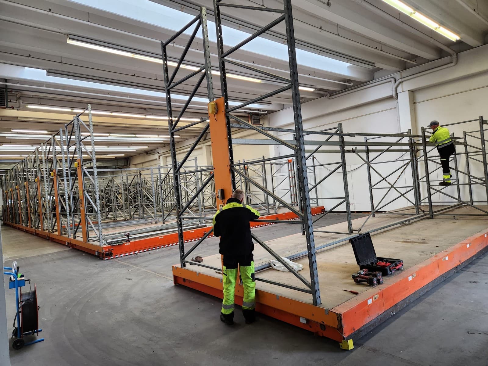 Mobile rack disassembly - Germany