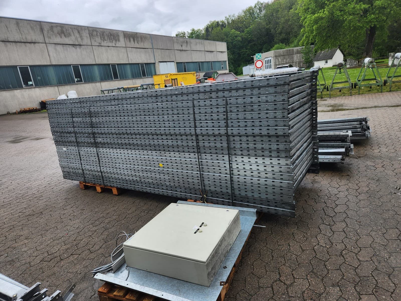 Mobile rack disassembly - Germany