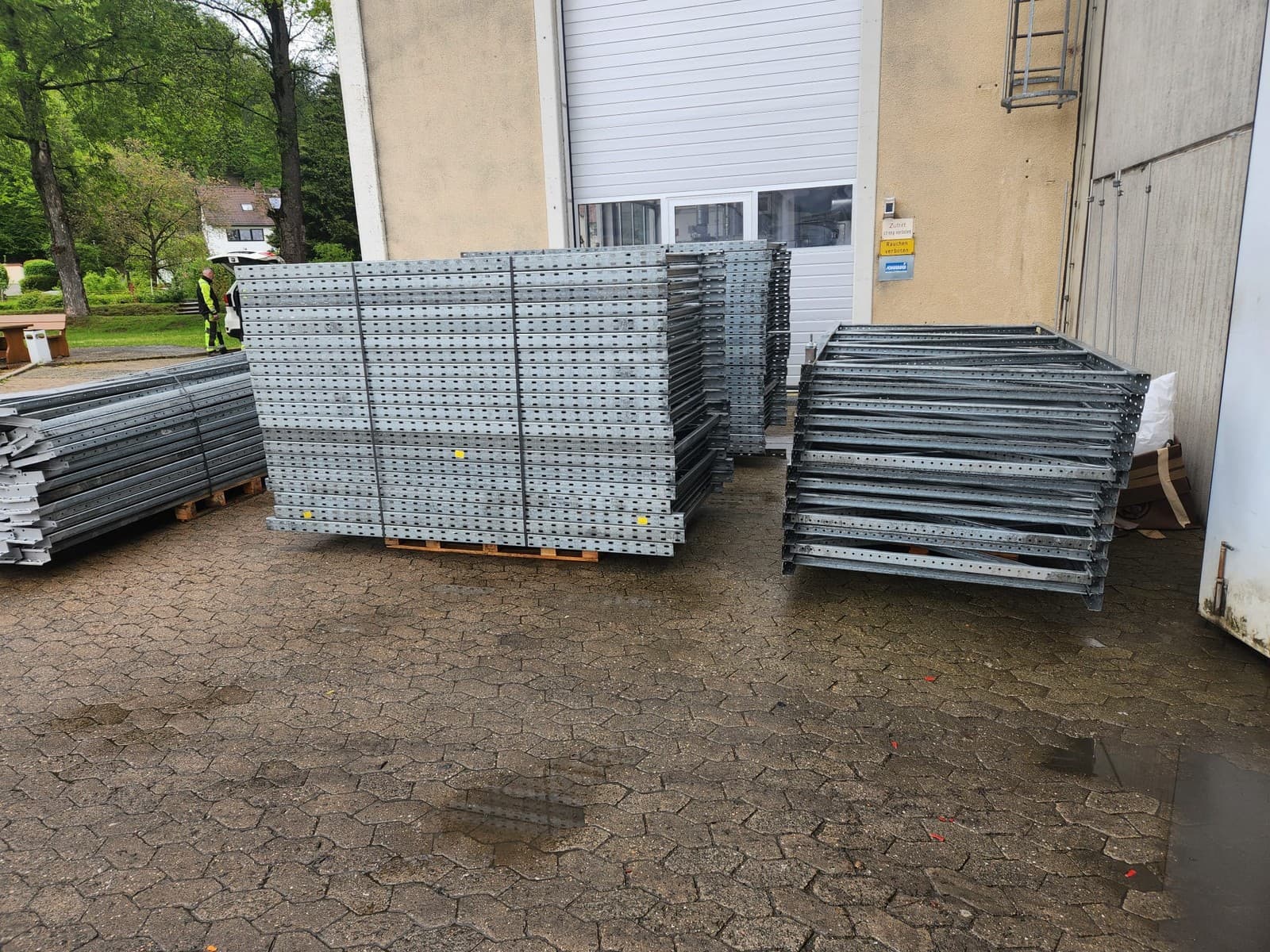 Mobile rack disassembly - Germany