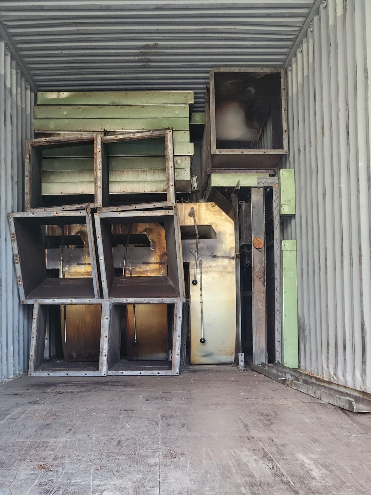 Loading and relocation of a Bruckner dryer from the Czech Republic to Morocco