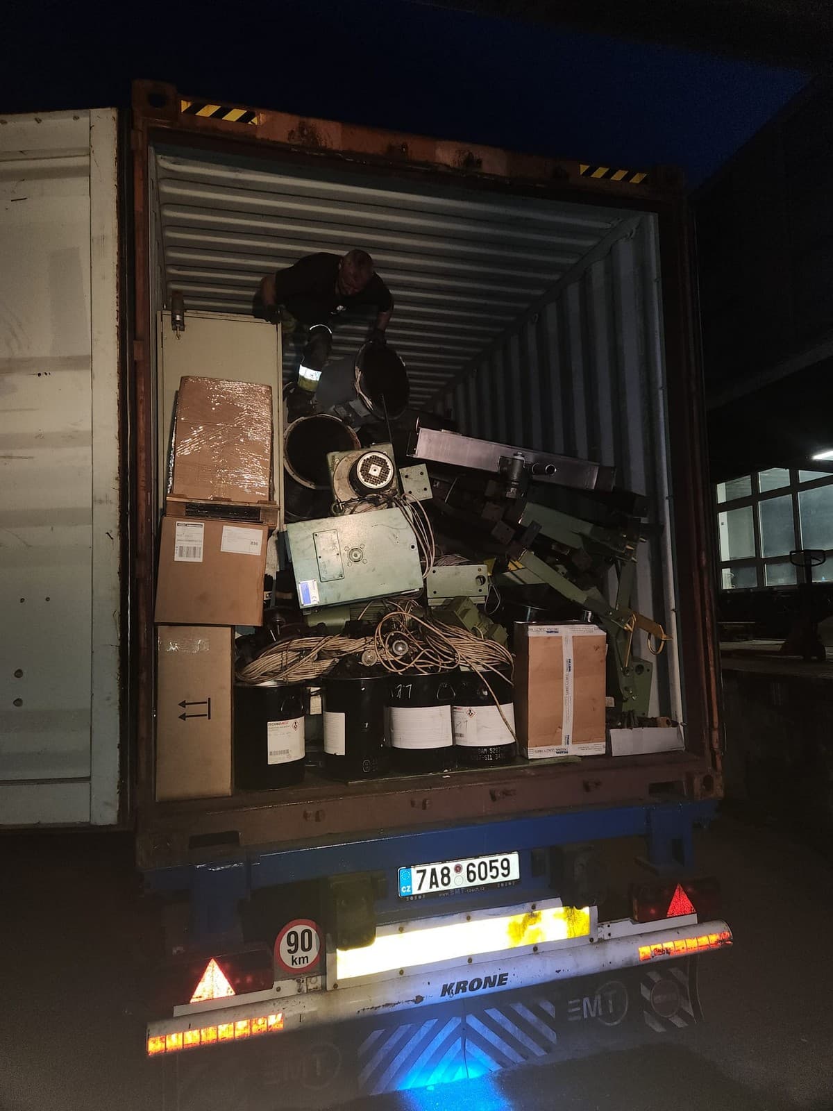 Loading and relocation of a Bruckner dryer from the Czech Republic to Morocco