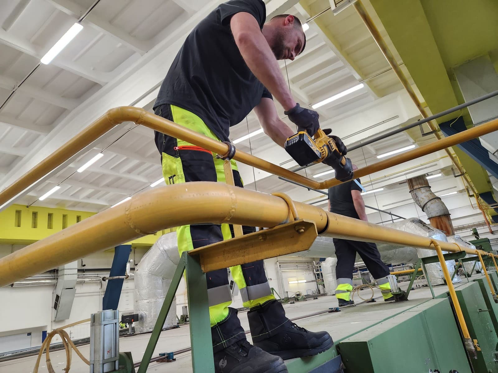 Loading and relocation of a Bruckner dryer from the Czech Republic to Morocco