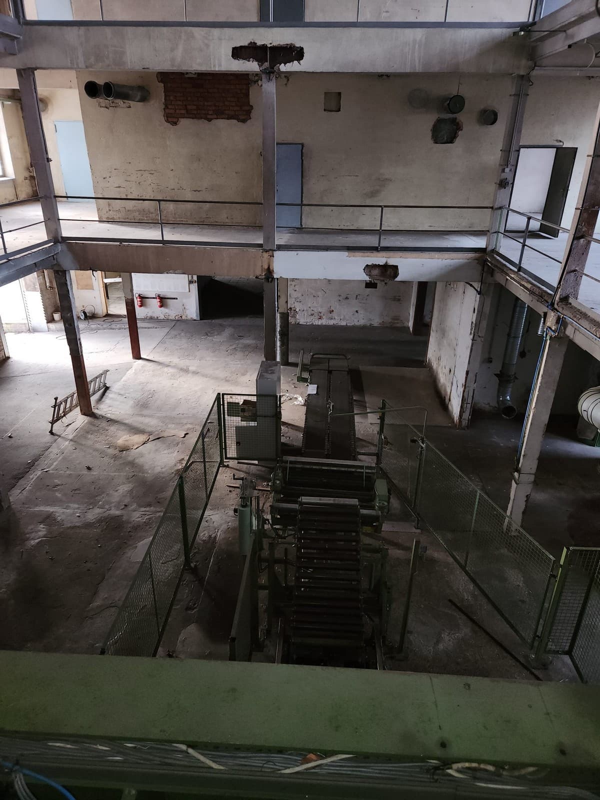 Relocation of a textile press from Germany to Spain