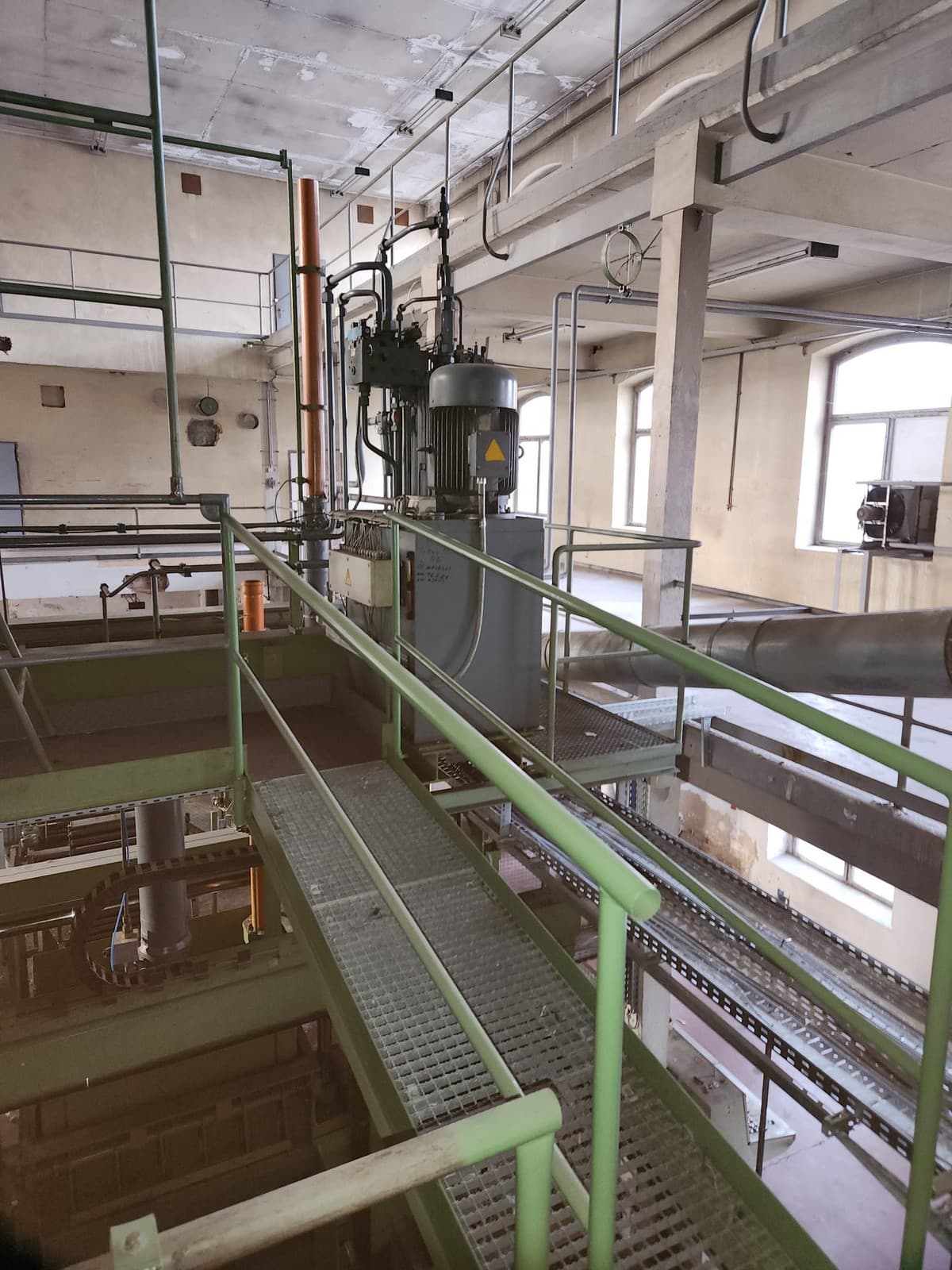 Relocation of a textile press from Germany to Spain