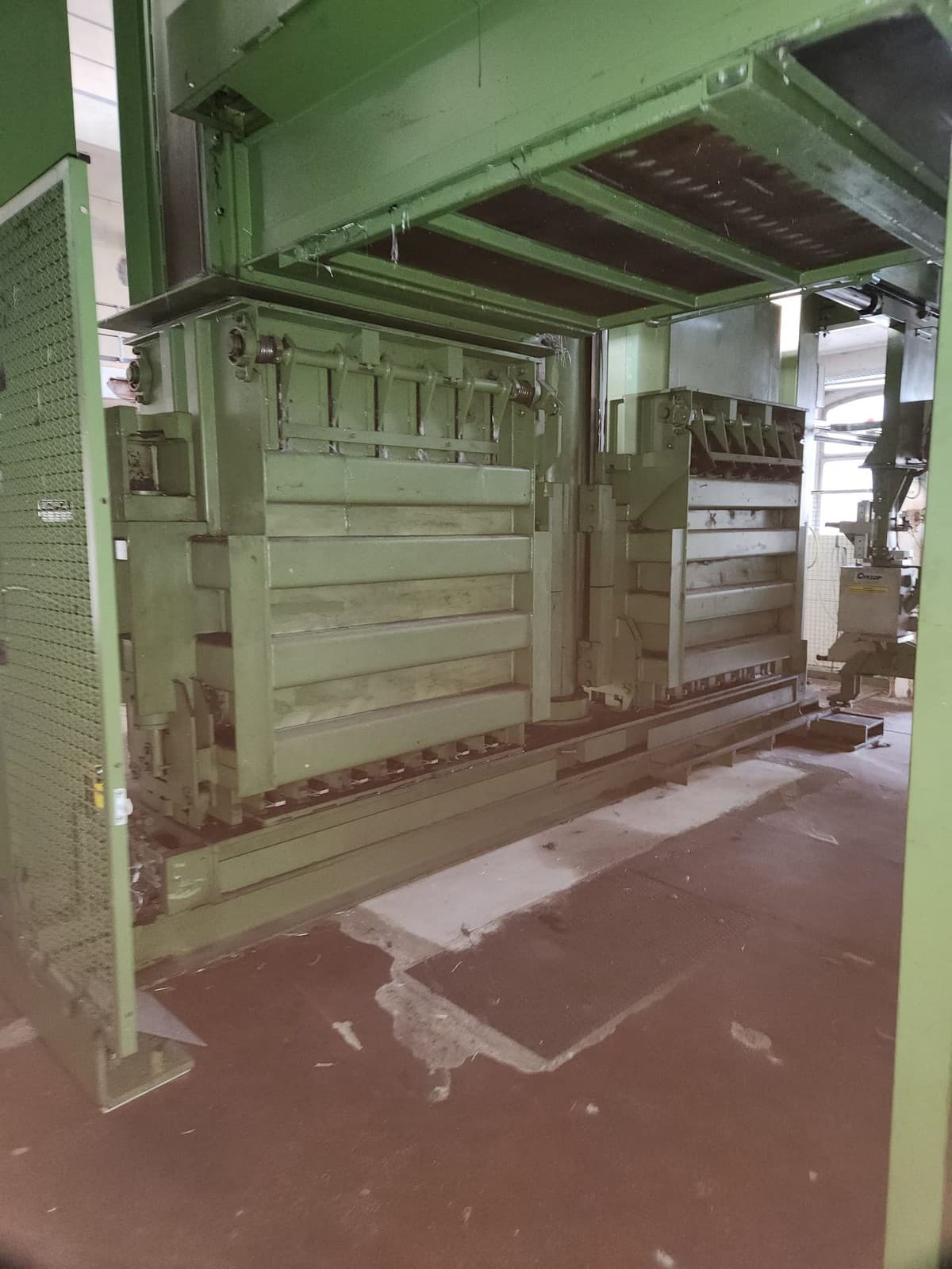 Relocation of a textile press from Germany to Spain