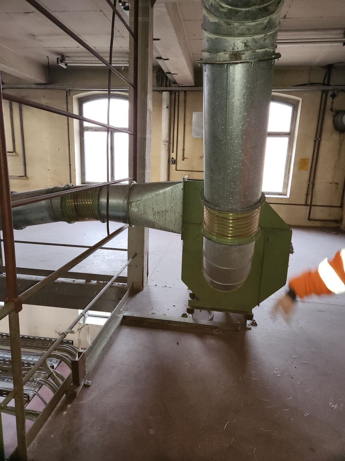 Relocation of a textile press from Germany to Spain