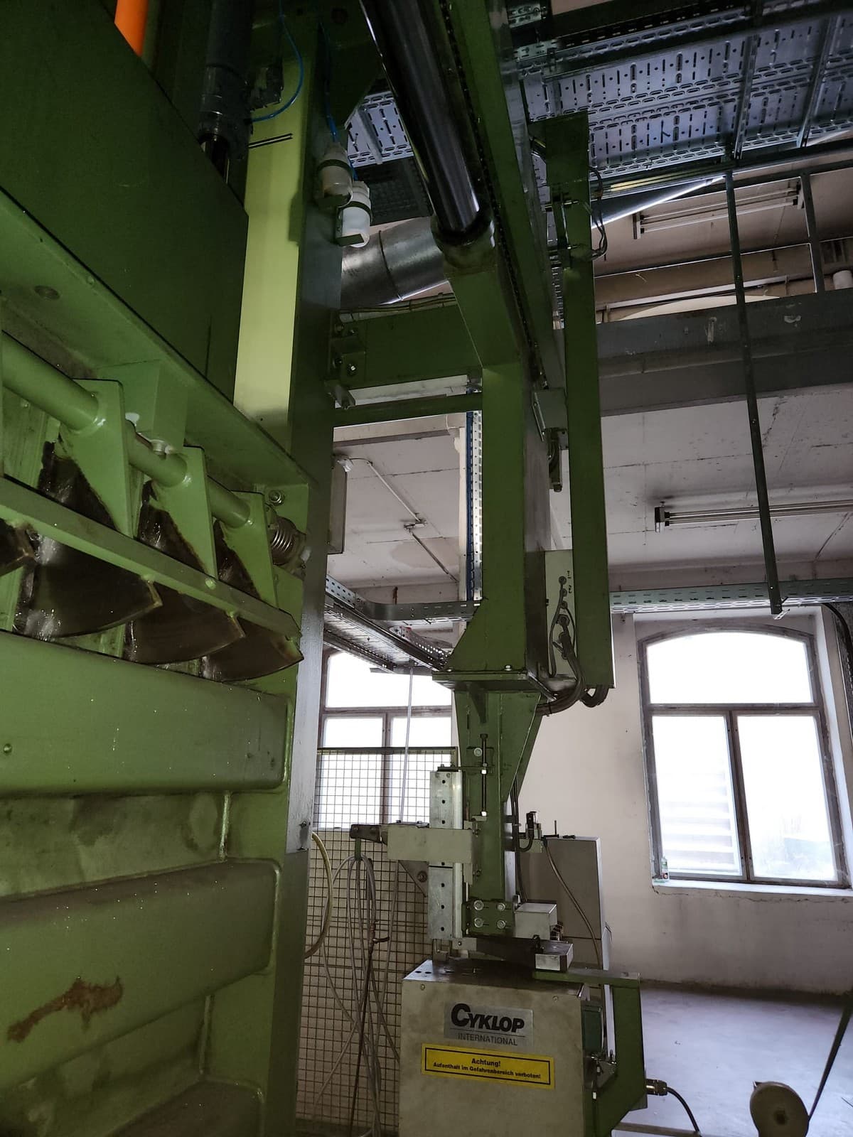 Relocation of a textile press from Germany to Spain