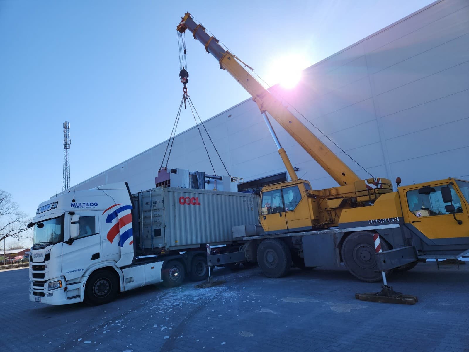 Unloading and setting up hydraulic presses