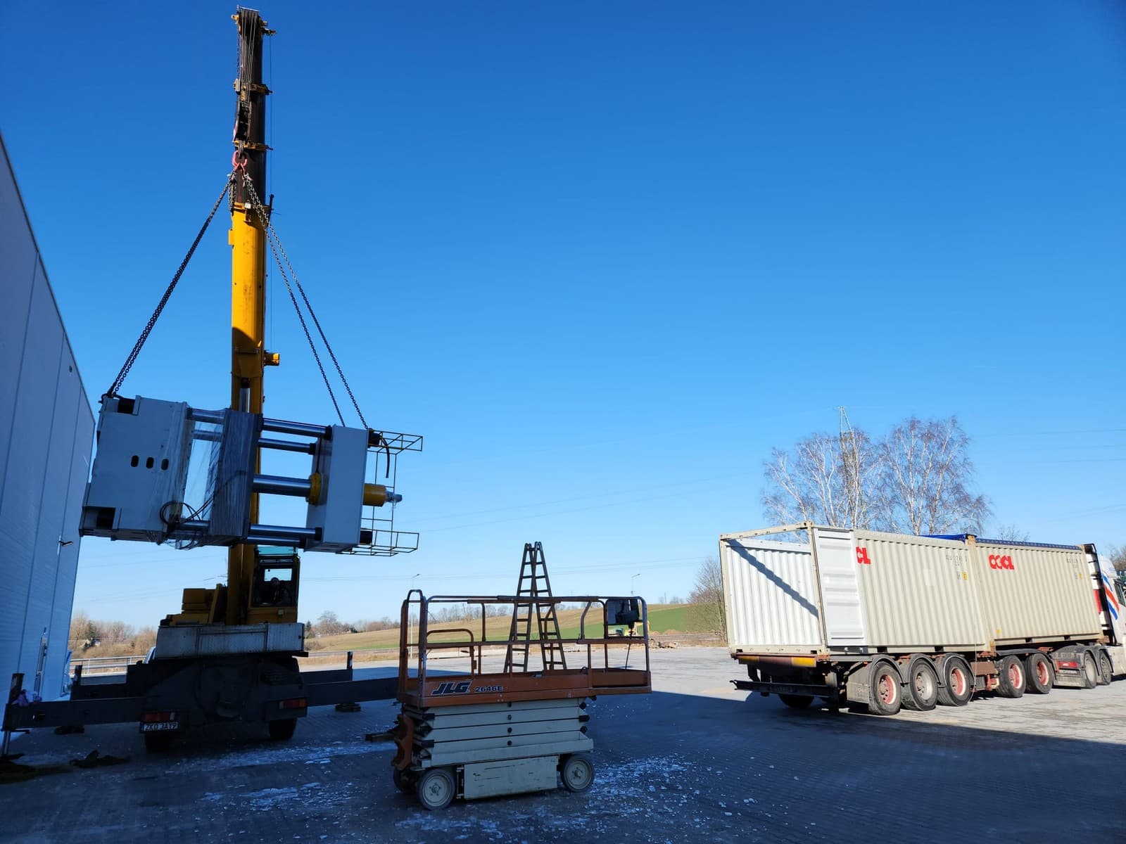 Unloading and setting up hydraulic presses