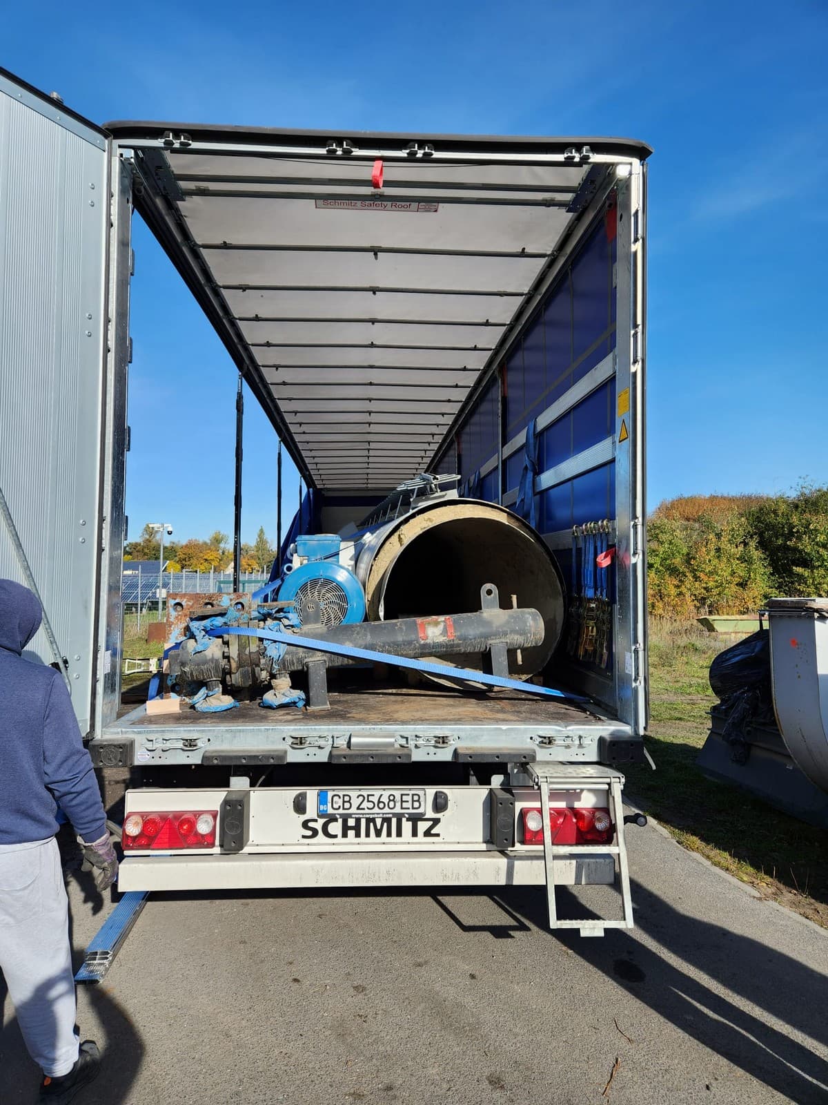 Boiler loading and shipment to Greece