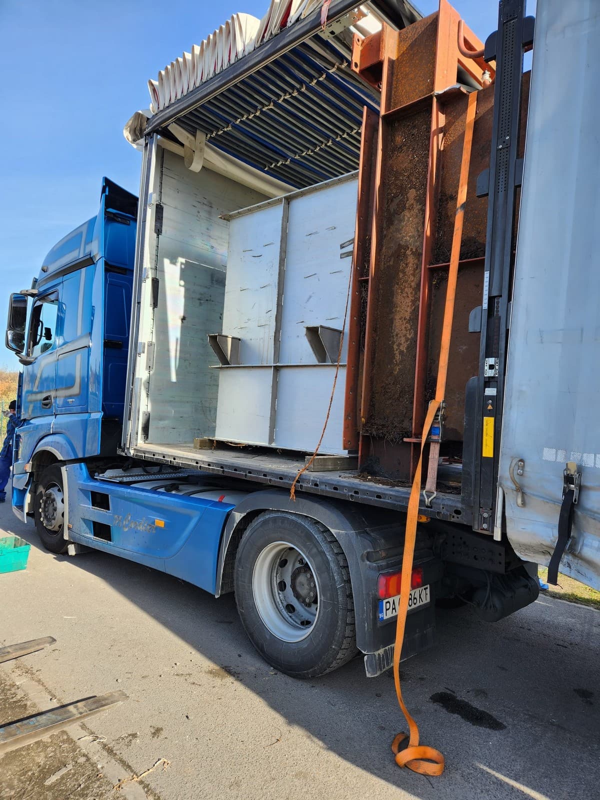Boiler loading and shipment to Greece