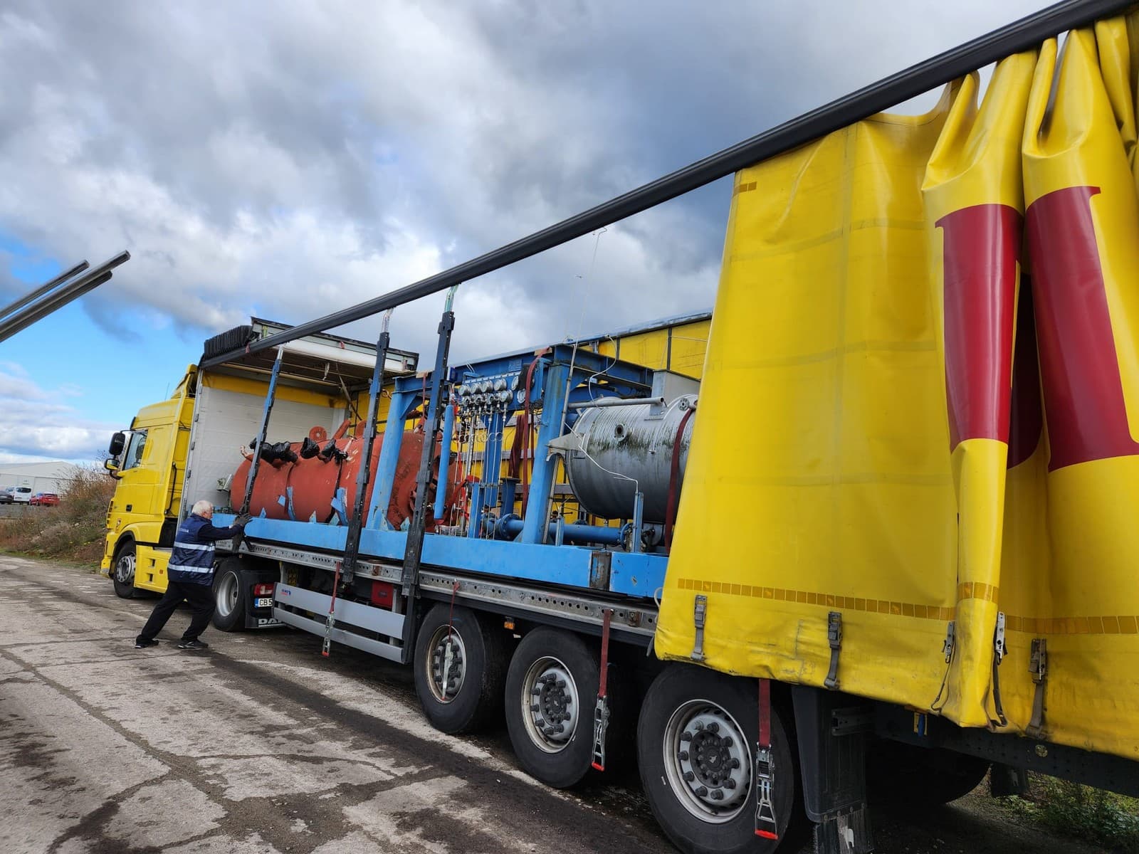 Boiler loading and shipment to Greece